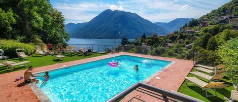 Piscine extérieure (ouverte en saison)