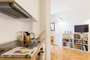 Appartamento | Cucina privata | Frigorifero, microonde, forno, piano cottura