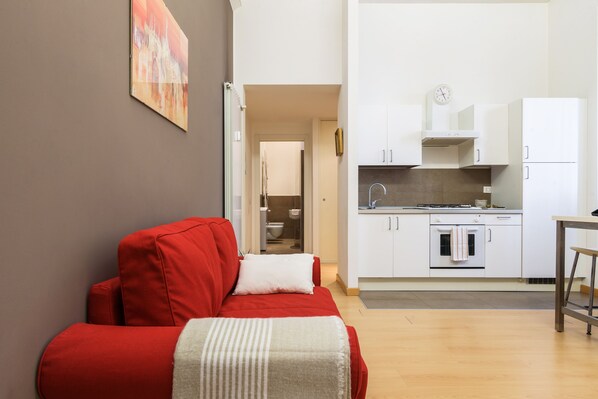 Appartement | Aire de séjour | Téléviseur à écran plat de 32 po avec télévision par câble, téléviseur