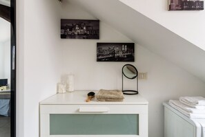 Bathroom - JOIVY Classic Top-Floor Studio By Park (Milan)