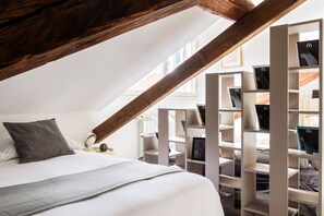 1 bedroom, desk, laptop workspace, iron/ironing board - JOIVY Classic Top-Floor Studio By Park (Milan)