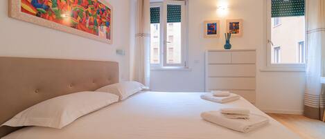 Apartment | 1 Schlafzimmer, Schreibtisch, laptopgeeigneter Arbeitsplatz