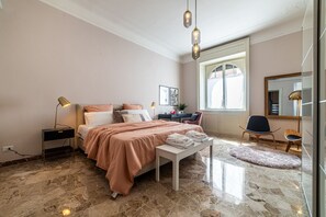 Apartment | Schreibtisch, laptopgeeigneter Arbeitsplatz, Bügeleisen/Bügelbrett