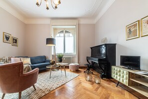 Apartment | Wohnbereich | 1-Zoll-Smart-TV mit Kabelempfang, Fernseher