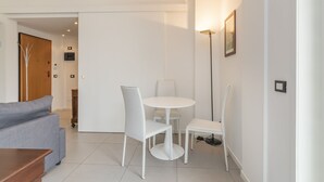 Interior - JOIVY Cosy 1 Bed Flat W/Terrace (Milan)