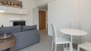 Apartment | Living area - JOIVY Cosy 1 Bed Flat W/Terrace (Milan)