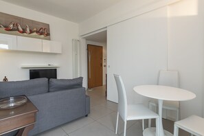 Apartment | Living area | 35-inch Smart TV with cable channels, TV - JOIVY Cosy 1 Bed Flat W/Terrace (Milan)