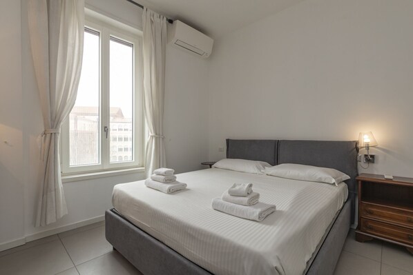 Laptopgeeigneter Arbeitsplatz, Verdunkelungsvorhänge