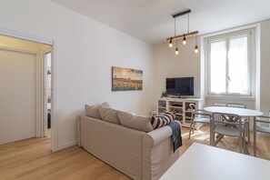 Apartment | Living area | 35-inch flat-screen TV with cable channels, TV - JOIVY Cosy 1-Bed Near Milano Centrale (Milan)