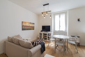 Apartment | Living area - JOIVY Cosy 1-Bed Near Milano Centrale (Milan)