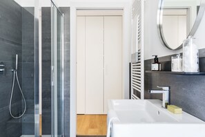Apartment | Badezimmer | Dusche, Haartrockner, Bidet, Handtücher