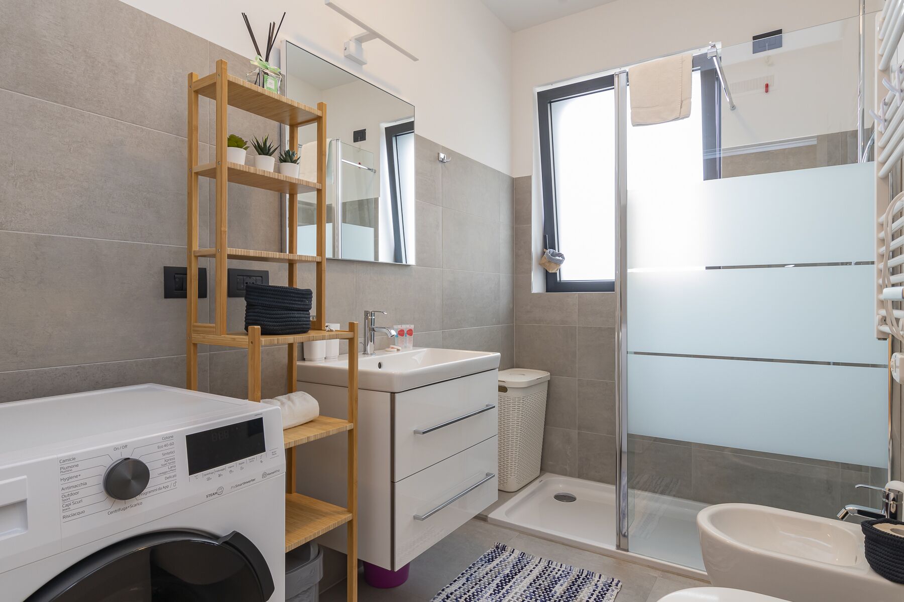 Appartamento | Bagno | Doccia, asciugacapelli, bidet, asciugamani