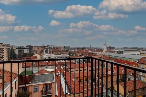 JOIVY Sleek Flat W/Balcony