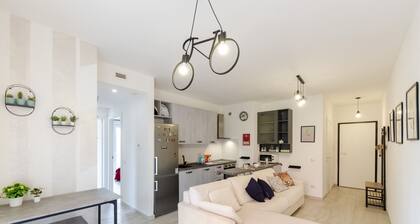 JOIVY Flat W/Terrace & Parking