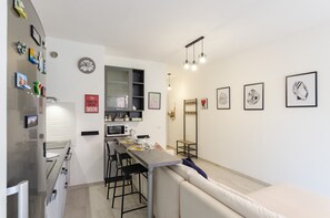 Apartment, 2 Schlafzimmer, Terrasse | Wohnbereich
