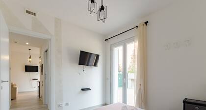 JOIVY Flat W/Terrace & Parking