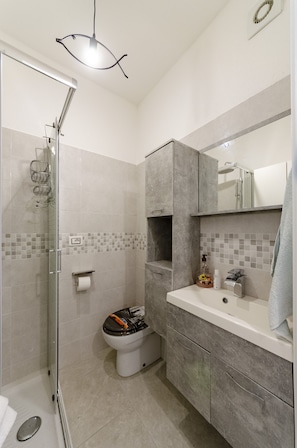 Apartment, 2 Bedrooms, Patio | Bathroom | Shower, free toiletries, hair dryer, bidet