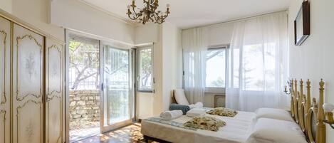 Apartment | 2 Schlafzimmer, Schreibtisch, laptopgeeigneter Arbeitsplatz