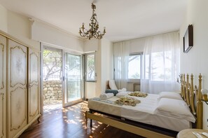 Apartment | 2 Schlafzimmer, Schreibtisch, laptopgeeigneter Arbeitsplatz