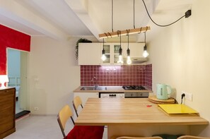 Apartment | Eigene Küche | Kühlschrank, Ofen, Herdplatte, Wasserkocher mit Kaffee-/Teezubehör