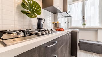 Appartement | Cuisine privée | Réfrigérateur, micro-ondes, four, plaque de cuisson