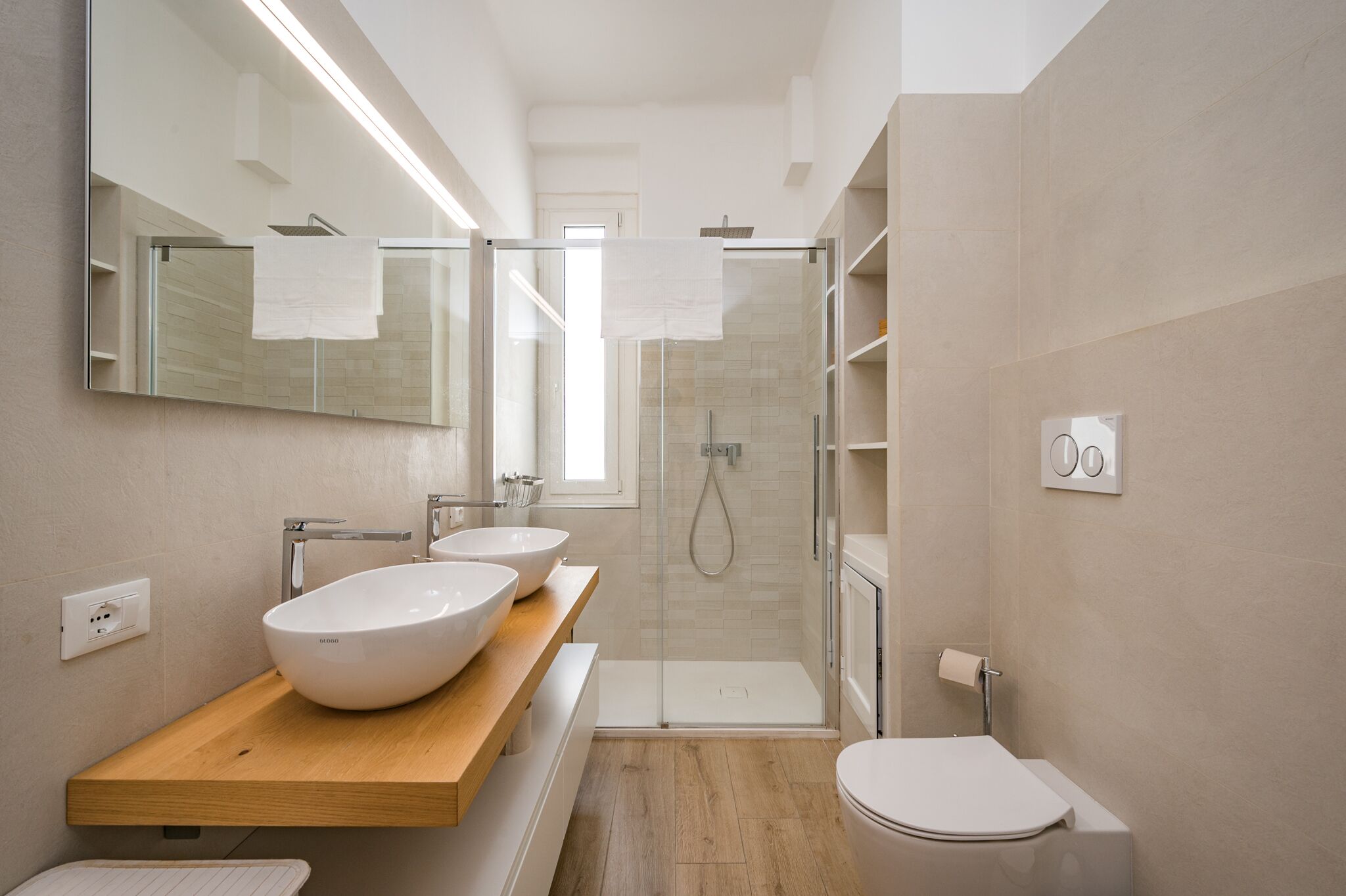Apartamento Confort | Baño | Ducha, artículos de higiene personal gratuitos, secador de pelo y bidé