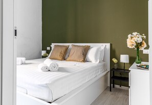 Deluxe Apartment | 1 bedroom, laptop workspace, blackout curtains, iron/ironing board - JOIVY Cosy 1-Bed Flat In Navigli (Milan)