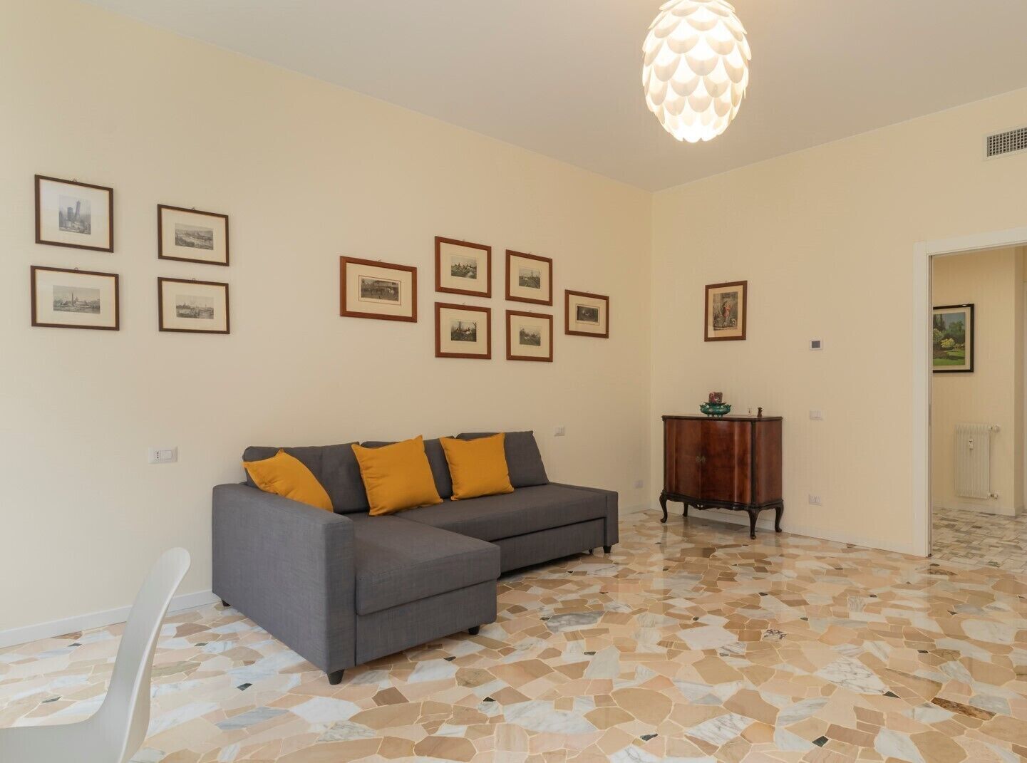 Classic Apartment | Living area