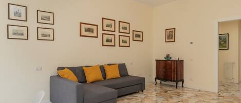 Classic Apartment | Living area | 45-inch flat-screen TV with cable channels, TV