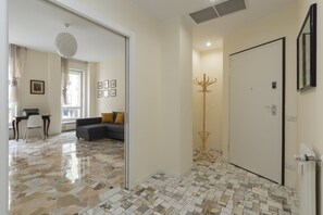 Classic-Apartment | Wohnbereich | 45-Zoll-Flachbildfernseher mit Kabelempfang, Fernseher
