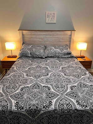 1 bedroom, desk, iron/ironing board, WiFi
