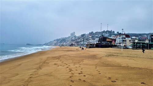 ♥ Family and renovated apartment steps from the beach ♥