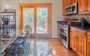 Fridge, microwave, oven, stovetop - Old Town Escape @ TopShelfStays (4 blocks metro, walkable, peloton bike) (Alexandria)