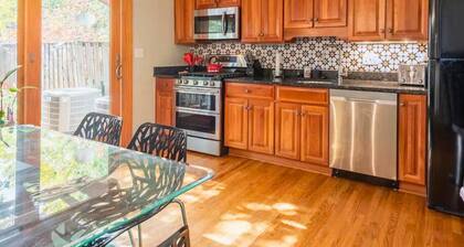 Old Town Escape @ TopShelfStays (4 blocks metro, walkable, peloton bike)