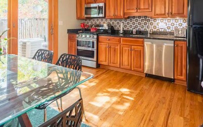 Old Town Escape @ TopShelfStays (4 blocks metro, walkable, peloton bike)
