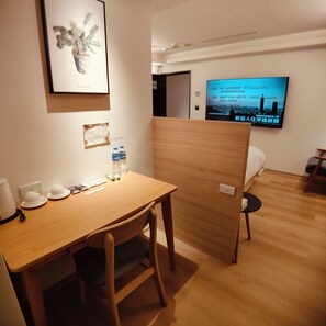 舒适双人房 | 办公桌、笔记本电脑工作区、免费 WiFi