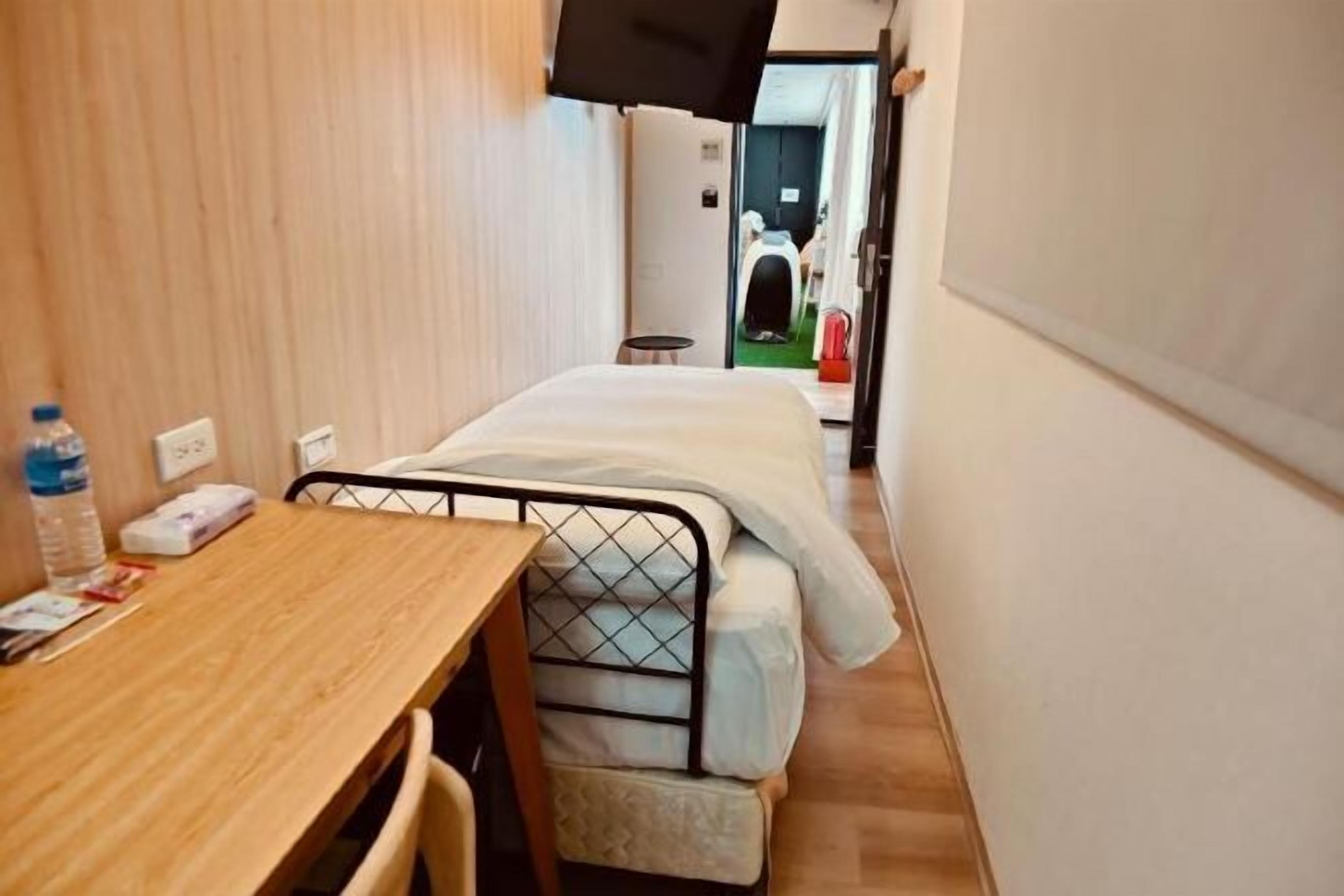 Desk, laptop workspace, free WiFi