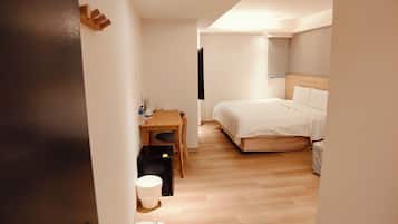 Quarto casal luxo | Escrivaninha, espaço de trabalho para notebook, Wi-Fi de cortesia