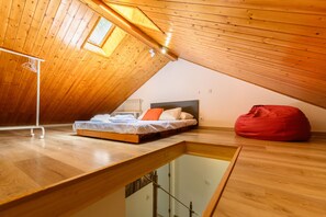 3 bedrooms, iron/ironing board, free WiFi