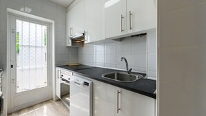 Kaffetrakter/tekoker, kjøleskap, mikrobølgeovn og ovn