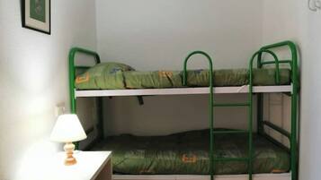 1 dormitori i roba de llit