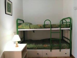 1 bedroom, bed sheets