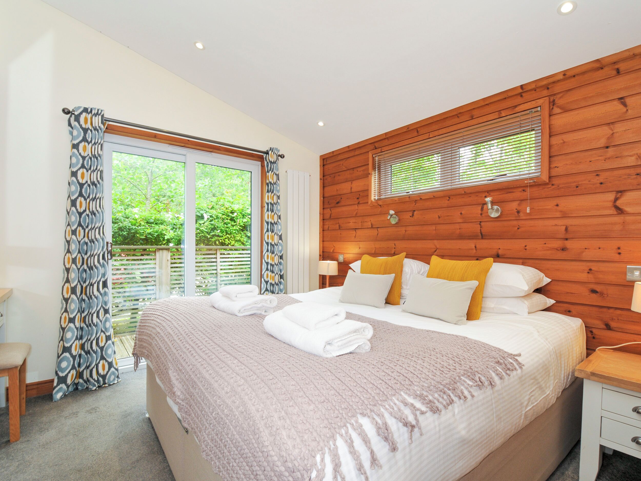 1 habitación, decoración personalizada y muebles diferentes 