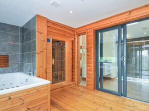 Cottage | Bathroom | Shower - 5 Faraway Fields (Liskeard)