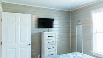 House, Multiple Beds, Balcony, Beach View (Anchor Court Cottage #2) | 2 bedrooms, free WiFi, bed sheets