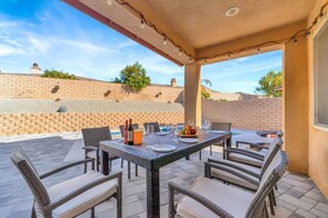 تناول الطعام بالخارج