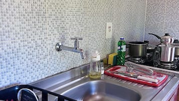 Refrigerador, placa de cocina, tostadora, licuadora