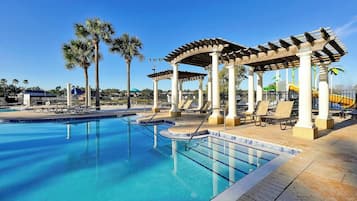 Een verwarmd zwembad