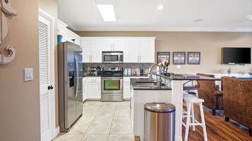 Studio (3 Bedrooms) | Property amenity