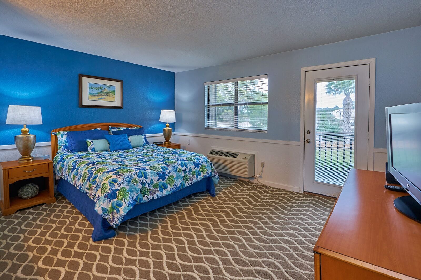 Standard Triple Room, Multiple Beds, Non Smoking, River View | Individually decorated, individually furnished, iron/ironing board